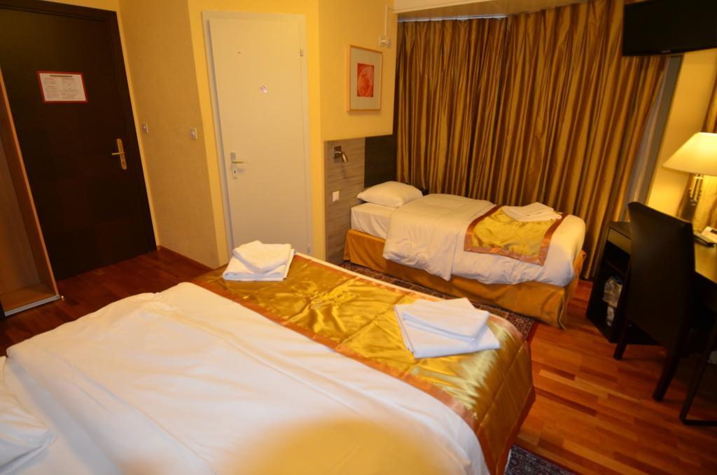 Beausite Hotel Крисие Екстериор снимка
